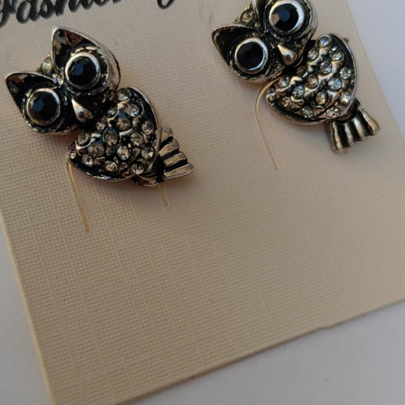 2/$10 or 4/$15 Owl Stud Earrings Silver Black Accents - Picture 2 of 4